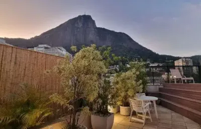 Vendo ótima cobertura com 4 quartos na  lagoa com 350 m2
