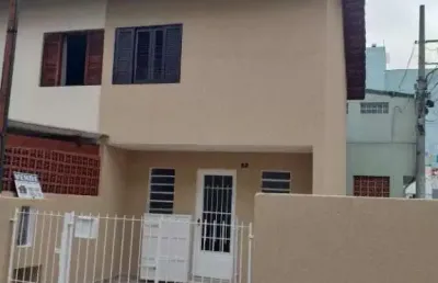 Sobrado à venda na vila das palmeiras em guarulhos! na parte de cima, 2 dormitórios.