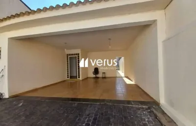 Casa com 3 quartos para alugar no Santa Mônica, Uberlândia 