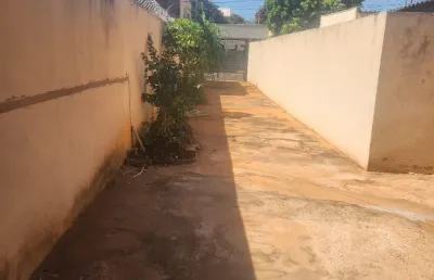Casa edicula.  próximo do upa aero rancho. asfalto com 1 quarto.