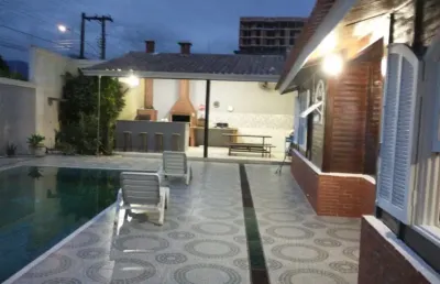 Casa grande  com 4 quartos piscina  churrasqueira na praia de indaiá em caraguatatuba sp
