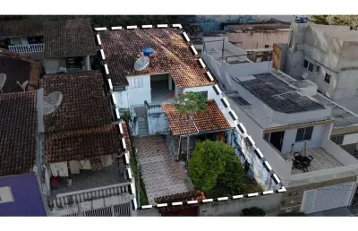 Casa a venda com 2 quartos(dormitórios), sendo 1 suite, rua sem saída, bairro calma, mas próximo ao centro comercial, entre outras facilidades
