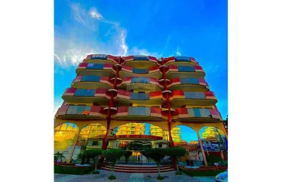 Apartamento 2 quartos ( 1 suite ) - 2 vagas cobertas - braga, uma quadra da praia  .