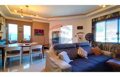 Casa triplex à venda com 3 quartos (1 suíte) no bairro ogiva em cabo frio-rj