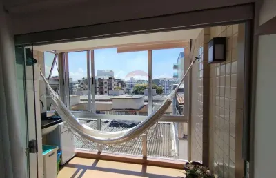 Cobertura à venda na praia do forte, cabo frio – reformado, 2 quartos e varanda