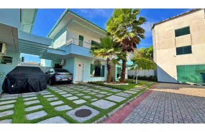 Casa duplex  com 3 suítes  em condomínio fechado a apenas 100 metros da praia!
