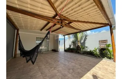 Aluguel: casa com piscina, 3 quartos e localização privilegiada – porto seguro