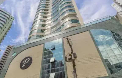 Apartamento com 3 suítes e 2 vagas de garagem no centro de balneário camboriú