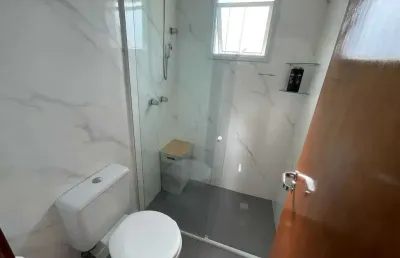 Apartamento mobiliado com 3 dormitórios sendo 1 suíte e 1 vaga de garagem em penha/sc