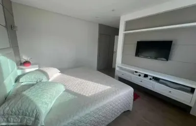 Apartamento mobiliado com 3 suítes e 2 vagas de garagem em balneário camboriú