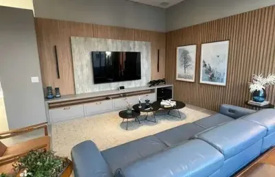 Casa finamente decorada e mobiliada em condomínio fechado com 4 suítes na av. dos estados