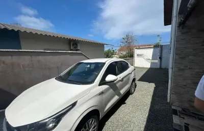 Excelente sobrado com 3 dormitórios e 02 salas comerciais em uma das principais ruas de penha/sc.