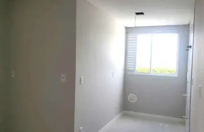 Apartamento próximo do beto carrero, com 2 dormitórios sendo 1 suíte em penha/sc.