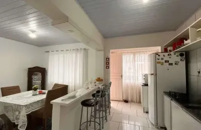 Casa com 100m de área construída mais 4 kitnets no jardim iate club- balneario camboriú