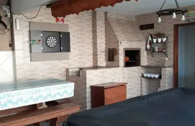 Casa com 6 dormitórios sendo 3 suítes á 250 metros do mar no bairro armações em balneário piçarras