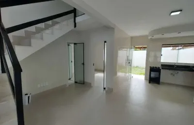 Casa individual com 3 dormitórios sendo 2 suítes a 5 min da praia em porto seguro, bahia.