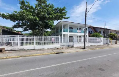 Sobrado na quadra mar com 5 dormitórios e 3 vagas de garagem em itapoá