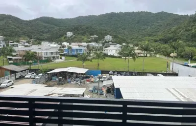 Apartamento com 3 dormitórios sendo 1 suíte + 2 demi e 2 vagas de garagem na praia brava em itajaí