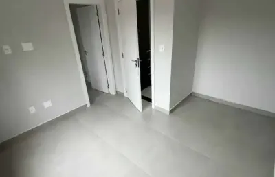 Sobrado com 2 suítes e 1 vaga de garagem em canto grande - bombinhas