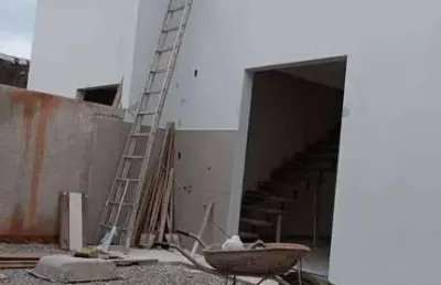 Sobrado à venda 100m2, 03 dormitórios (1 suíte), 02vagas garagem, ipiranga, são josé, sc