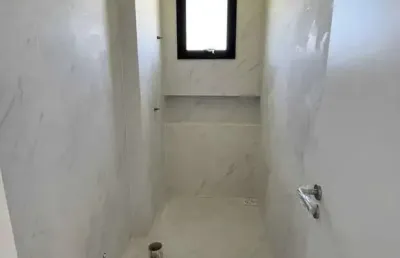 Casa com 3 dormitórios sendo 1 suíte e 2 vagas de garagem no rio vermelho - florianópolis/sc.