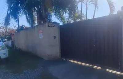 Casa com 2 suítes, 3 vagas de garagem, piscina no bairro itapema norte em itapoá