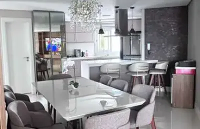 Apartamento mobiliado com 3 suítes e 4 vagas de garagem em balneário camboriú
