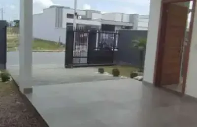 Casa com 2 dormitórios sendo 1 suíte e 2 vagas no bairro bosque da mata em tijucas