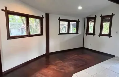 Casa com quintal e 3 dormitórios sendo 1 suíte e 4 vagas de garagem em porto seguro ba