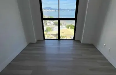 Apartamento frente mar com 3 suítes e 2 vagas de garagem na praia do perequê em porto belo