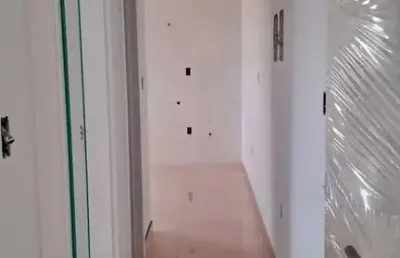 Apartamento com 2 dormitório sendo 1 suíte, no bairros de itacolomi em balneário piçarras.
