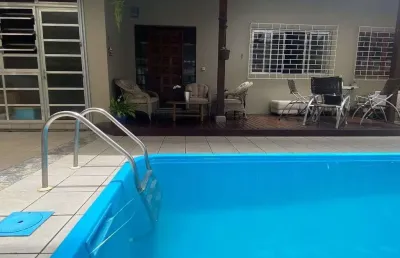 176m2,  casa principal com 2 suítes, espaço gourmet e piscina, sistema de energia solar, trindade - florianópolis/sc