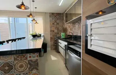 Casa mobiliada no condomínio caledônia com 4 suítes e 4 vagas de garagem em camboriú