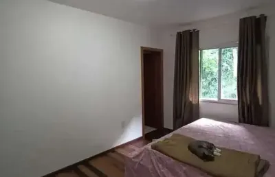 Casa à aprox. 100m da praia grande com vista para o mar e loft com acesso individual - penha/sc