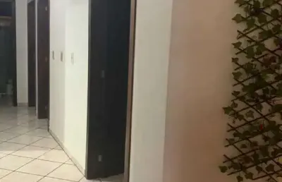 Casa com 3 dormitórios sendo 1 suíte e 1 vaga de garagem aprox. 800m da praia no centro de penha/sc.