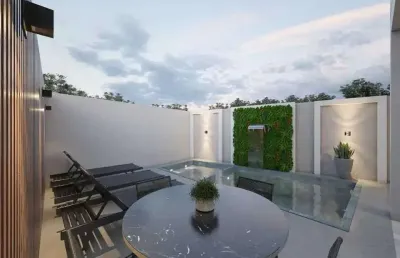 Apartamento na planta com 3 dormitórios sendo 1 suíte com 02 vagas de garagem a 160m da praia.