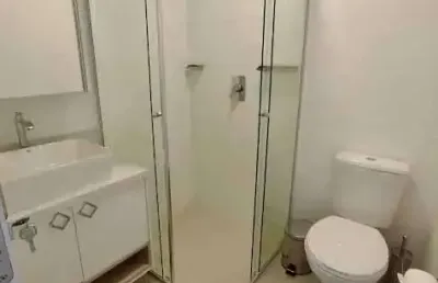 Apartamento vista mar mobiliado com 2 dormitórios sendo 1 suíte e 1 vaga de garagem na brava