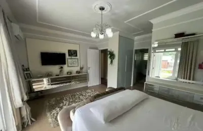 Casa mobiliada com 3 dormitórios sendo 1 suíte e 3 vagas de garagem em rodeio- santa catarina