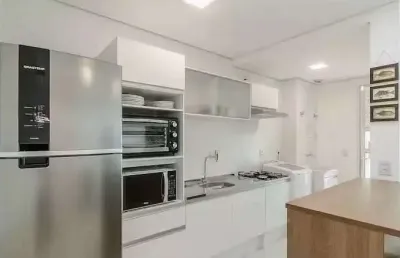 Apartamento mobiliado com 3 dormitórios sendo 1 suíte e 2 vagas em balneário piçarras