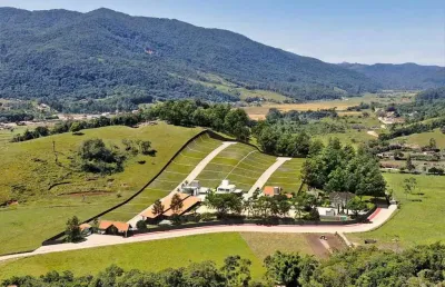 Terreno com 620m² em condomínio rural com estrutura para cavalos em camboriú