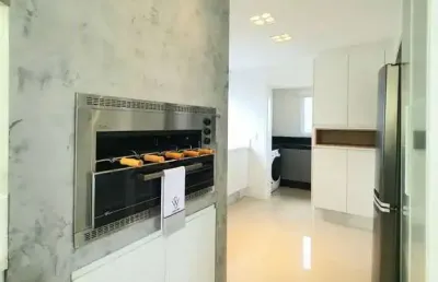 Cobertura duplex mobiliada com 4 suítes e 4 vagas, 300 metros da praia.