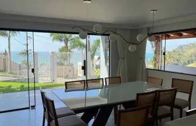 Casa de alto padrão com 3 suítes e 4 vagas na garagem em penha