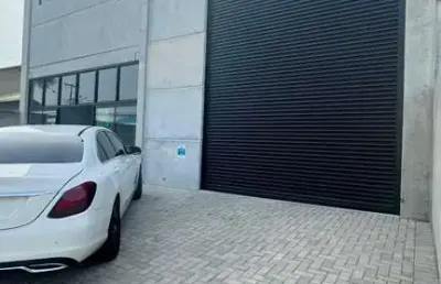 Galpão logístico com 430m2 de área total e 350m2 de área construída em tijucas