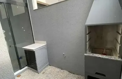 Sobrado 2 suítes e 1 vaga de garagem em alto perequê porto belo/sc