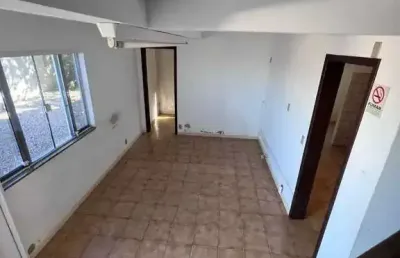 Terreno de 340m² com casa de 2 dormitórios e 1 vaga de garagem zimbros