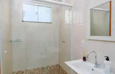 Sobrado completo com 2 suítes 1 vaga e área gourmet próximo da praia com em balneário piçarras