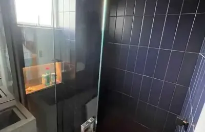 Apartamento mobiliado com 2 dormitórios sendo 1 suíte e 2 vagas de garagem na praia brava - itajaí