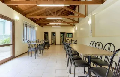 Casa mobiliada em condomínio fechado com 3 dormitórios sendo 1 suíte e 4 vagas em curitiba
