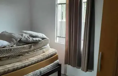 Casa com 2 dormitórios sendo 1 suíte e 4 vagas de garagem a 600m da praia no centro de penha- sc