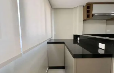Apartamento frente mar mobiliado com 3 dormitórios sendo 1 suíte e 1 vaga em balneário camboriú
